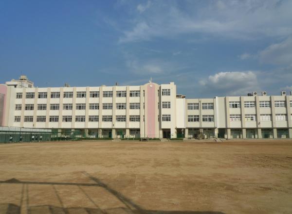 Junior high school. 930m to release junior high school