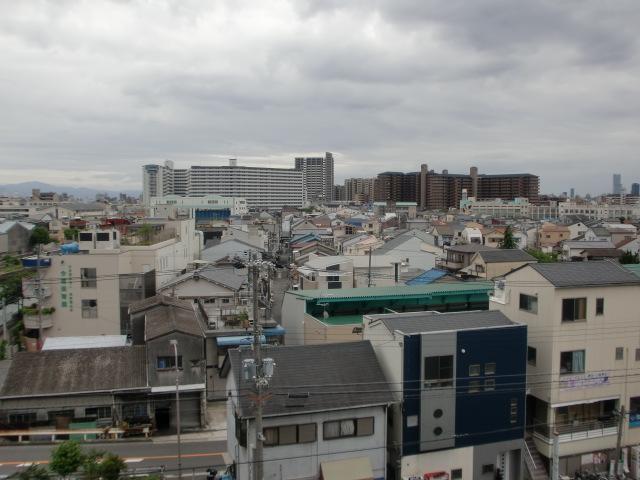 View photos from the dwelling unit.  ■ It is a view from the south-facing. It is very bright because the tall building is not in before.