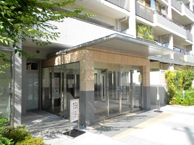 Entrance.  ◆ It's good I Entrance is bright