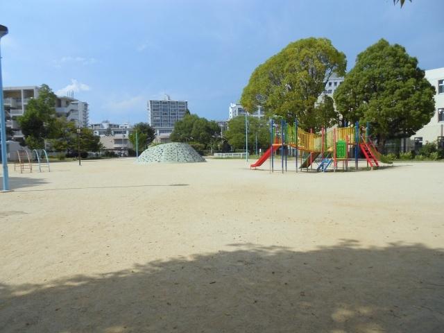 Other local.  ◆ There is also a large park near! It is greater with than see in the picture