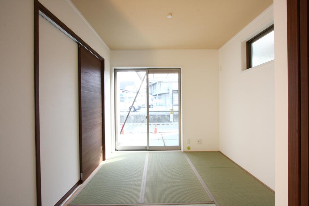Non-living room. Our enforcement example: Japanese-style room
