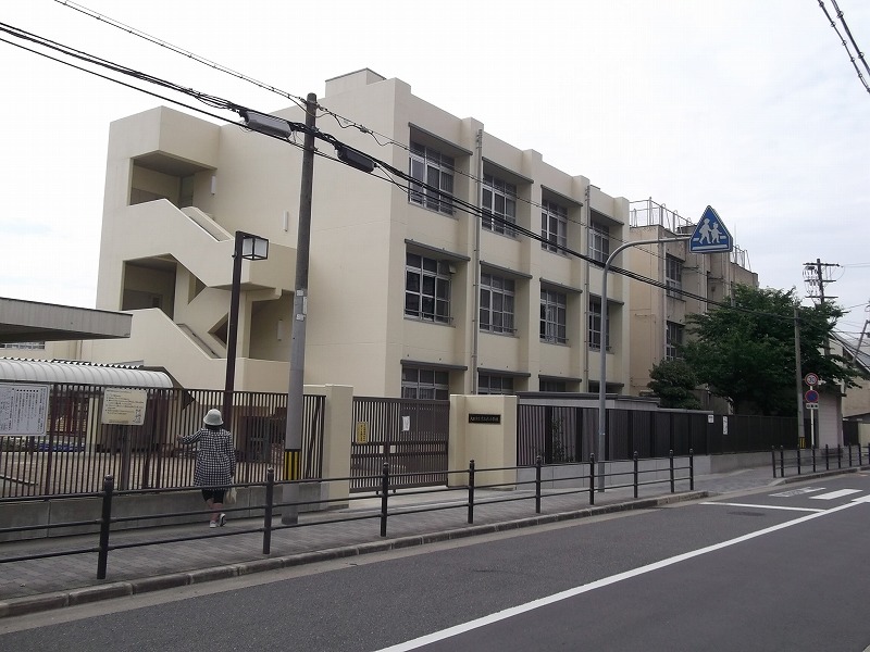 Primary school. 433m to Osaka Municipal violet elementary school (elementary school)
