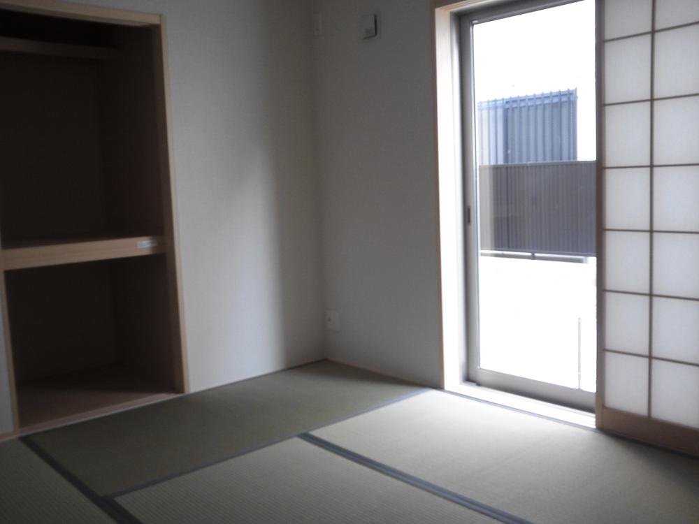 Non-living room. It is very bright 6 quires of Japanese-style room