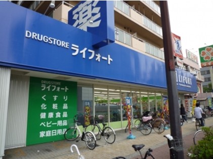 Dorakkusutoa. Raifoto Fukaebashi to the store (drugstore) 524m