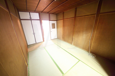 Living and room. Is a Japanese-style room facing the calm dining
