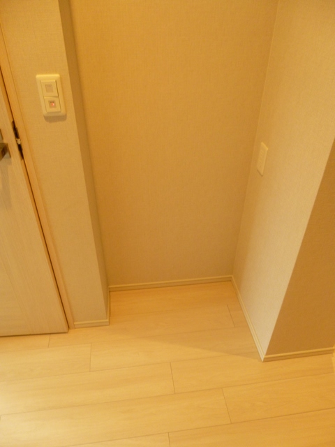 Other room space. Cupboard storage is pre-design! It is convenient! ! 