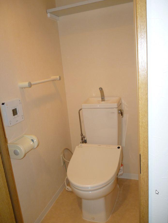 Toilet. Indoor (September 2013) Shooting