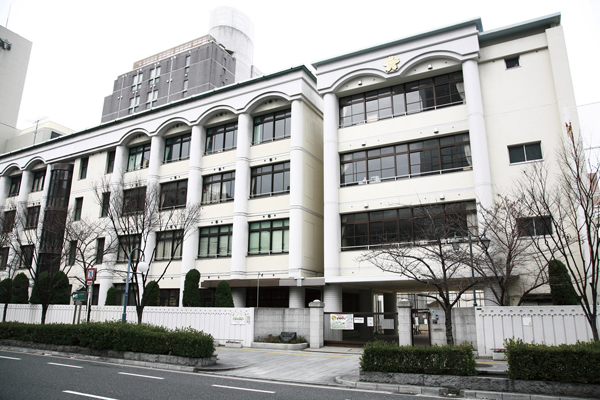 Surrounding environment. Osaka Municipal Horikawa elementary school (a 5-minute walk ・ About 350m)