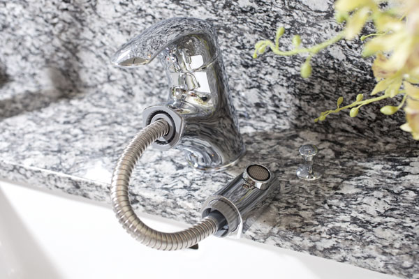 Bathing-wash room.  [Single lever shower faucet] Easy care of the wash bowl if pulled out the faucet because telescopic. Water wings is less gentle stream of water (same specifications)