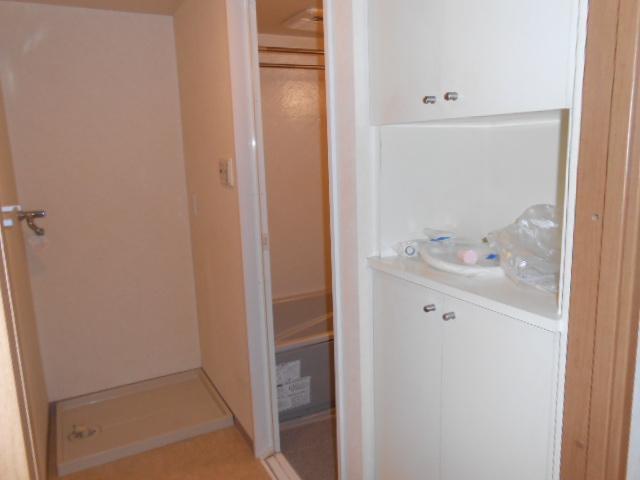 Wash basin, toilet. Indoor (June 2013) Shooting