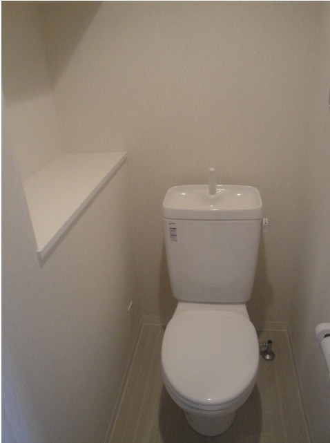 Toilet. Washlet mounting is also possible! 