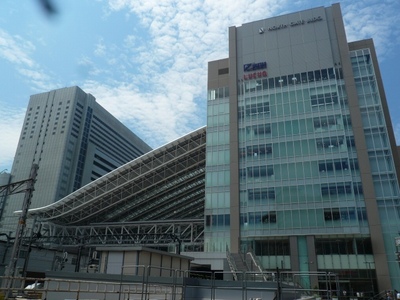 Shopping centre. JR Isetan Mitsukoshi Osaka until the (shopping center) 636m