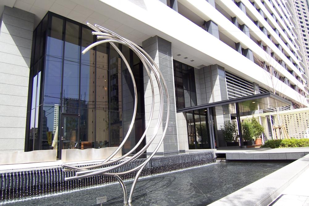 Entrance. Common areas