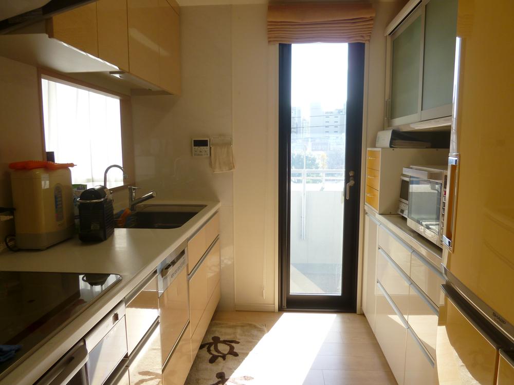 Kitchen. Indoor (12 May 2013) Shooting