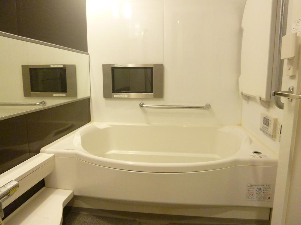 Bathroom. Indoor (12 May 2013) Shooting