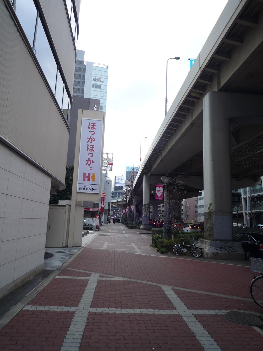 Local appearance photo. The ・ Is the sidewalk of Umeda tower on the west side (new Mido).