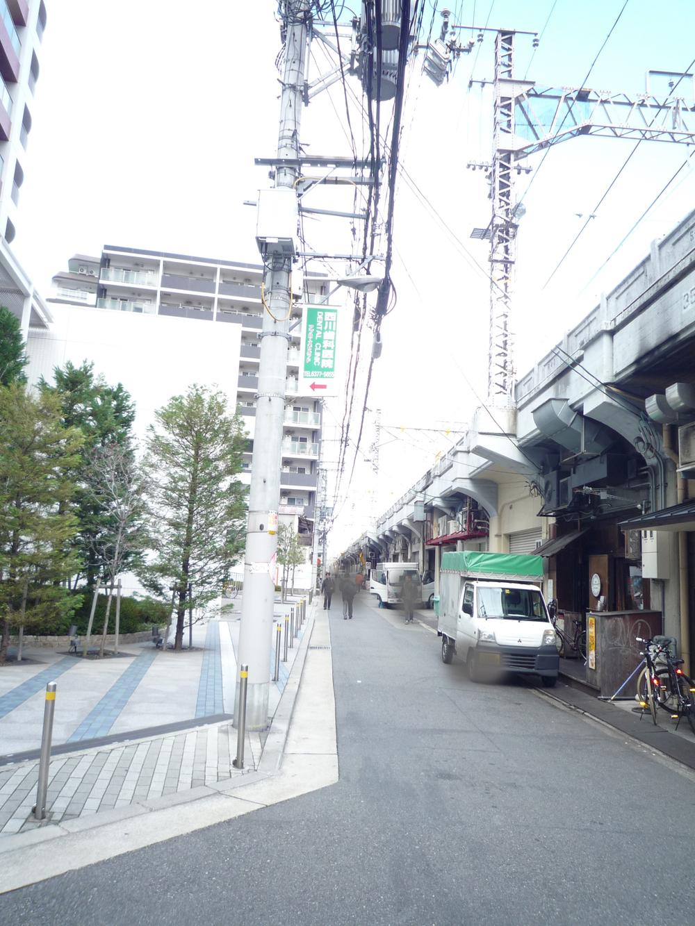 Local appearance photo. The ・ Site of Umeda Tower ・ The east side of the road ・ Line is the part.