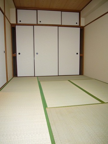 Other room space. How about to stylish Japanese-style laid the Ryukyu tatami?