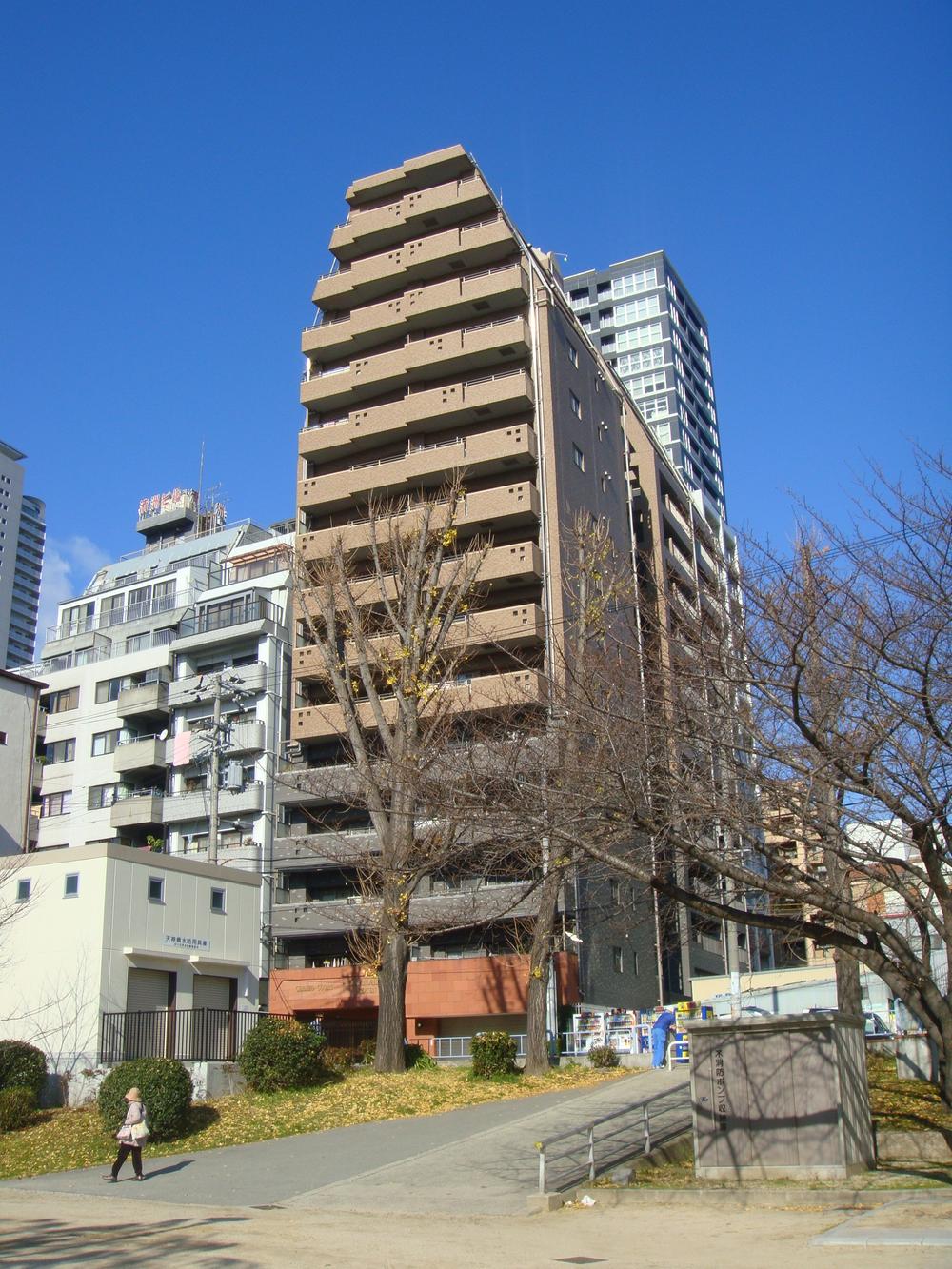 Local appearance photo. I photographed from the south Tenma park. Appearance shine in blue sky.