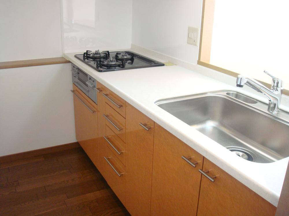 Kitchen. Face-to-face room tem kitchen.