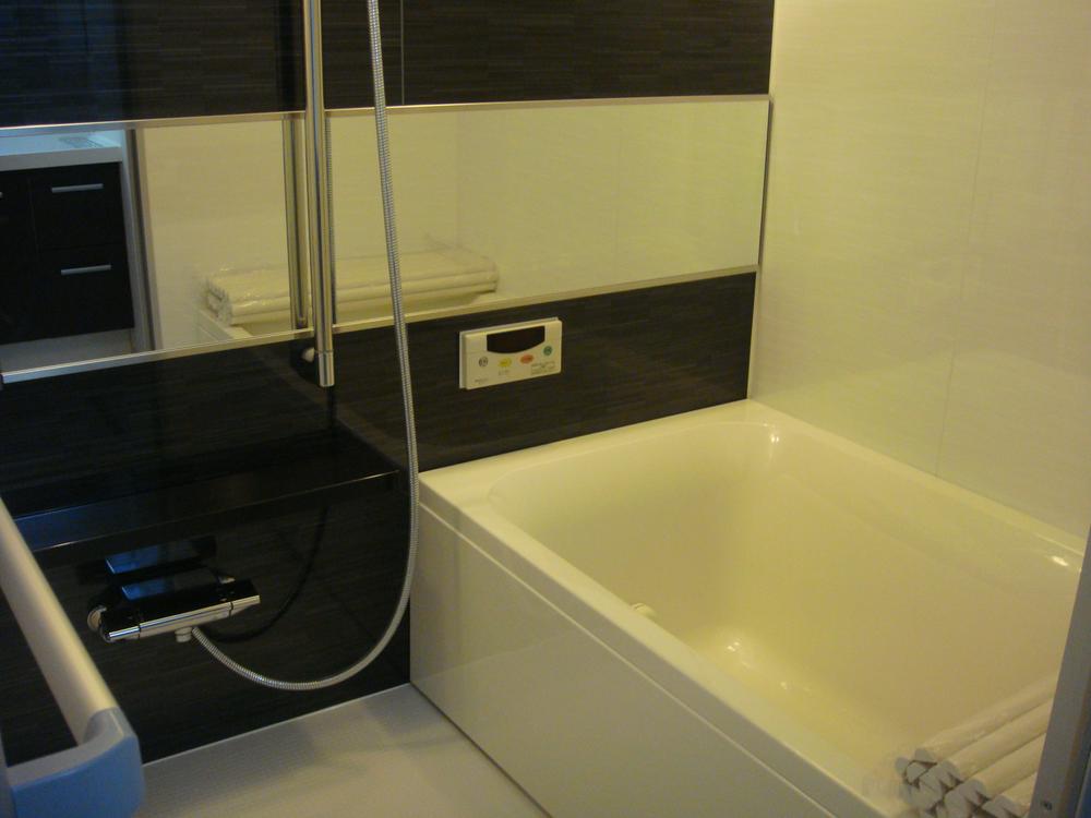 Bathroom. Unit was had made bus Because the size is also 1317 size Guests can enjoy a leisurely bath.