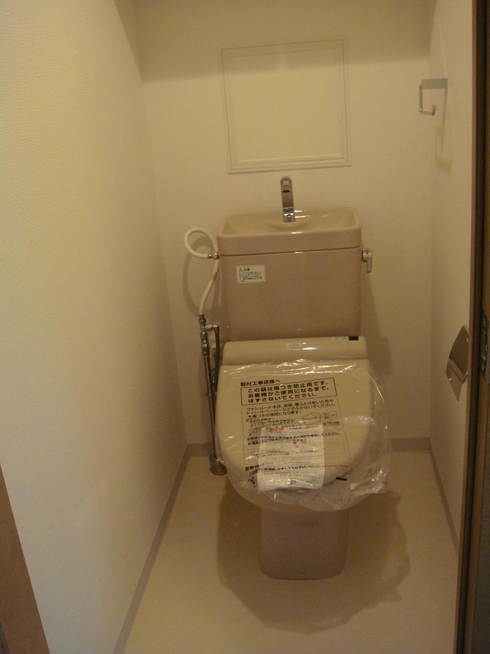 Toilet. It was changed to paste the toilet floor CF.