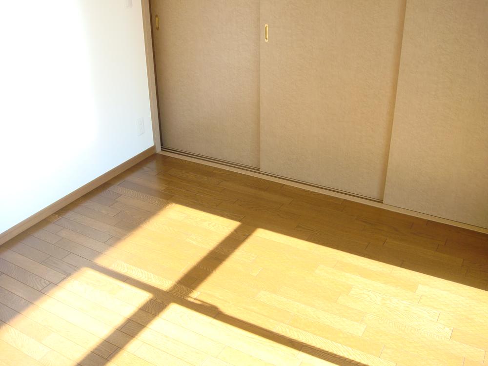 Non-living room. If you close the sliding door