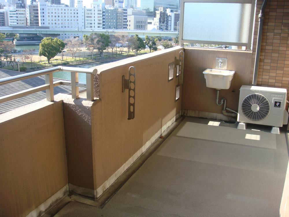 Balcony. We have with a slop sink is on the balcony. Gardening ・ Convenient for cleaning, etc..