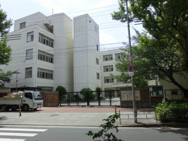 Junior high school. New Toyosaki until junior high school 190m