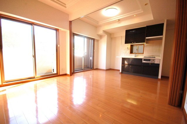 Living and room. A feeling of freedom LDK ・ Western style room! 