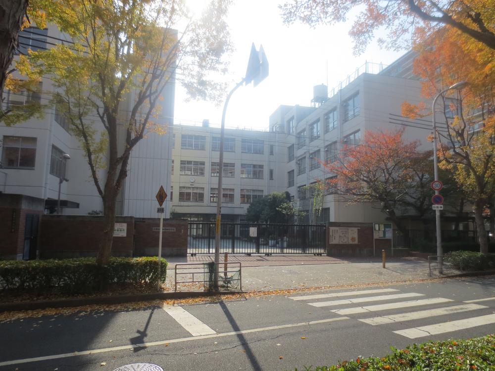 Junior high school. New Toyosaki until junior high school 650m