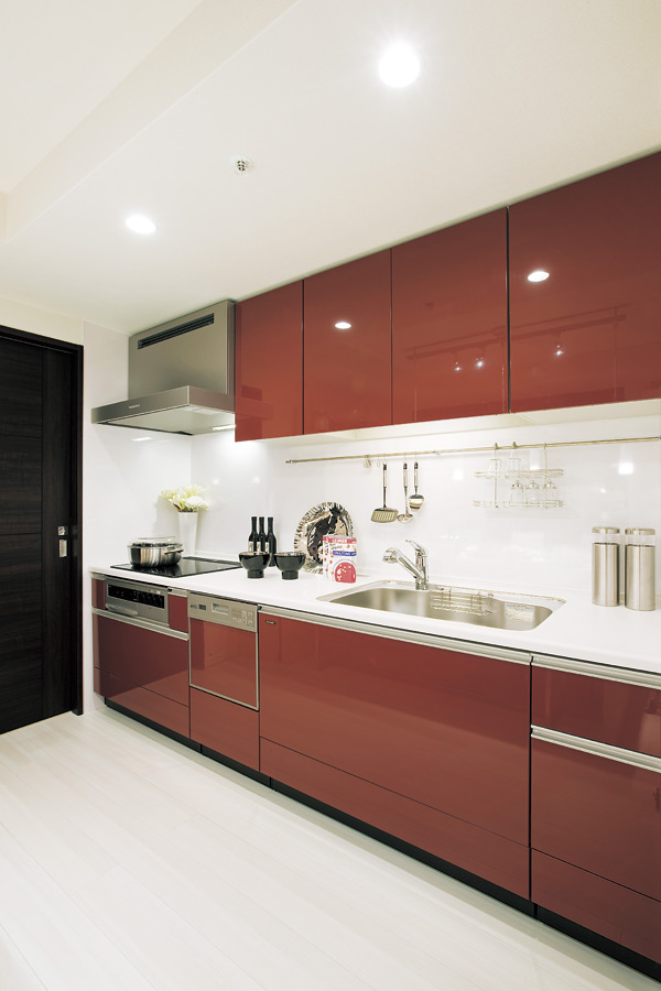 Kitchen.  [Kitchen surface material] To the door of the system kitchen, Gloss adopt a beautiful melamine mirror or a pet sheet (same specifications)
