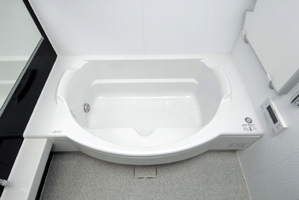 Bathing-wash room.  [Large unit bus] Adopt a large unit bus that can bathe comfortably. In low-floor type with consideration to safety, Floor stone eyes style panel, Wall mirror decorative panel, Half mirror decorative panel adopted (same specifications)