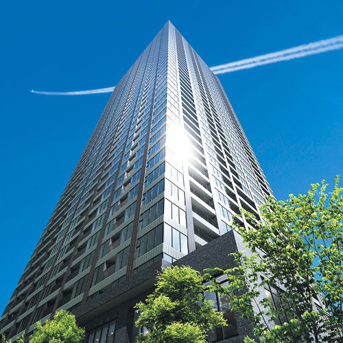 Buildings and facilities. Beautiful appearance of glass, The ground 45-story tower in Okawa Riverside ・ High-rise tower apartment birth of height 150m. Total units 650 units is, Scale up to Osaka city of Tower apartment ( ※ 1) (Exterior view)