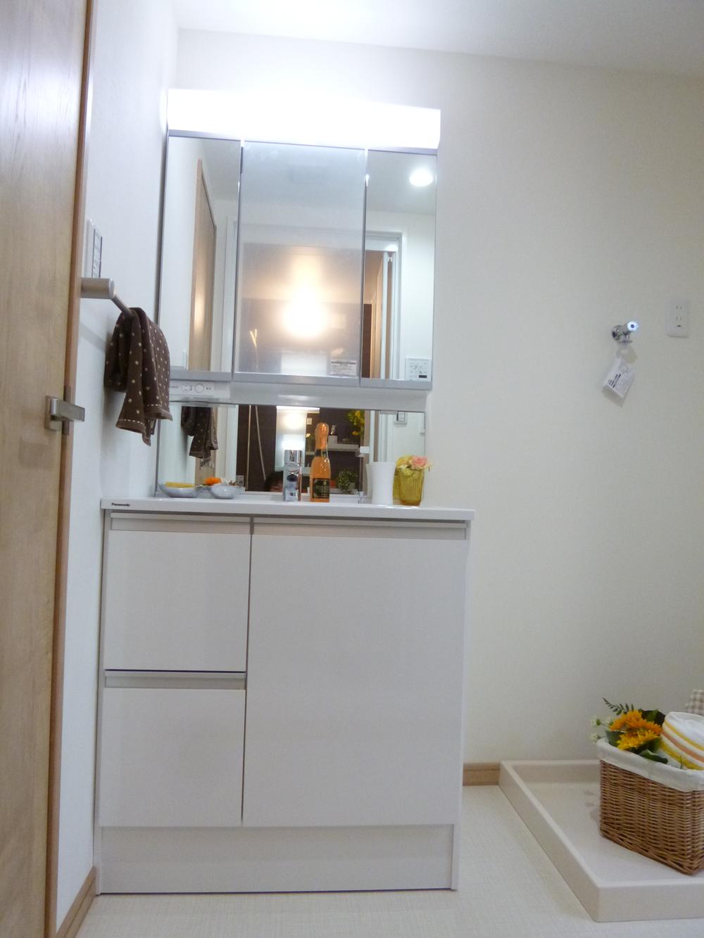 Wash basin, toilet. Wash basin (12 May 2013) Shooting