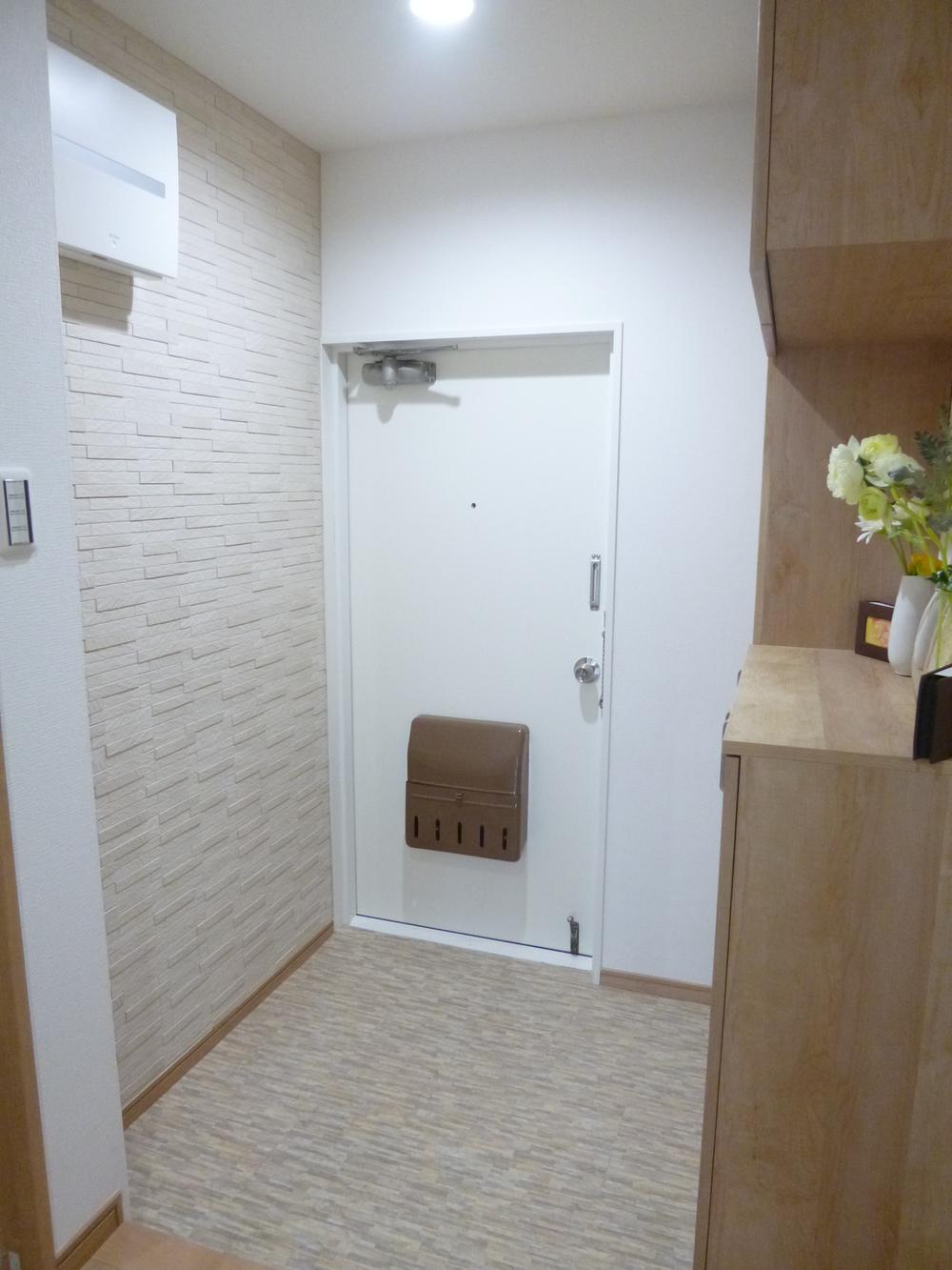 Entrance. Entrance (December 2013) Shooting