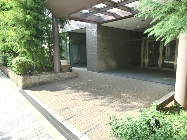Entrance. Common areas