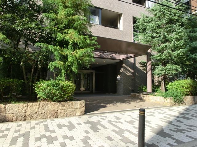 Entrance. Common areas