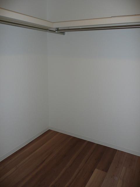 Receipt. Walk-in closet