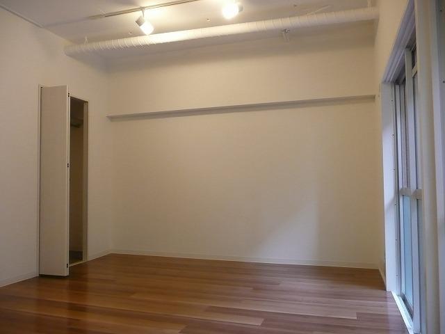 Non-living room. 1LDK of large room. Now designer style on the entire surface renovation!