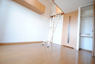 Living and room. Interior High ceilings, With hanging cupboard