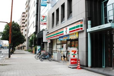 Convenience store. 200m to a convenience store (convenience store)