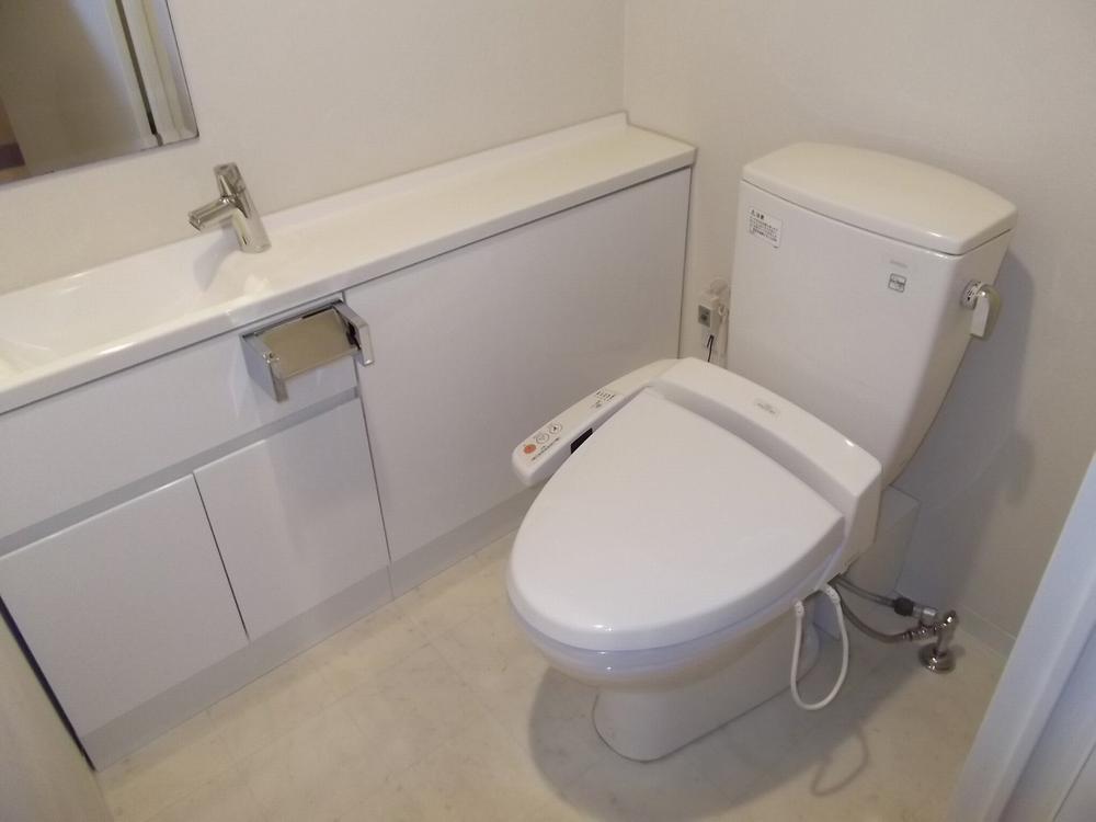 Toilet. Indoor (12 May 2013) Shooting