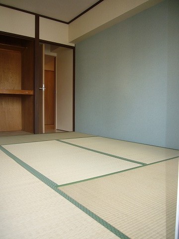 Other room space. Accent cross of Japanese-style is fashionable