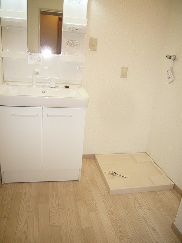 Washroom. Washing machine is put in next to the shampoo dresser