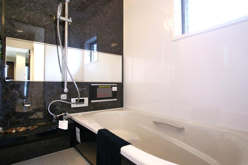 appearance, Not only introspection, There is confidence in the equipment. Spacious bathroom there is a feeling of cleanliness is, It will heal the fatigue of the day. (Our example of construction)