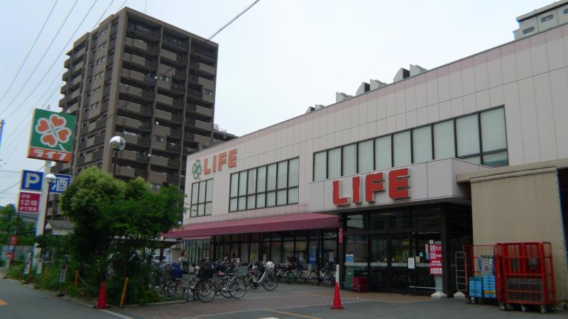 Supermarket. 722m up to life Oyodonaka store (Super)