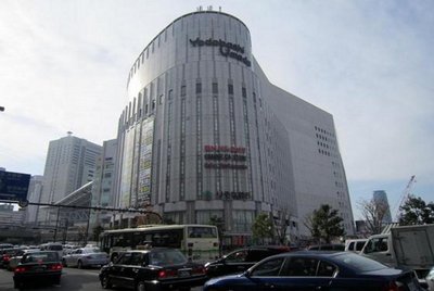 Shopping centre. (Shopping center) to 200m