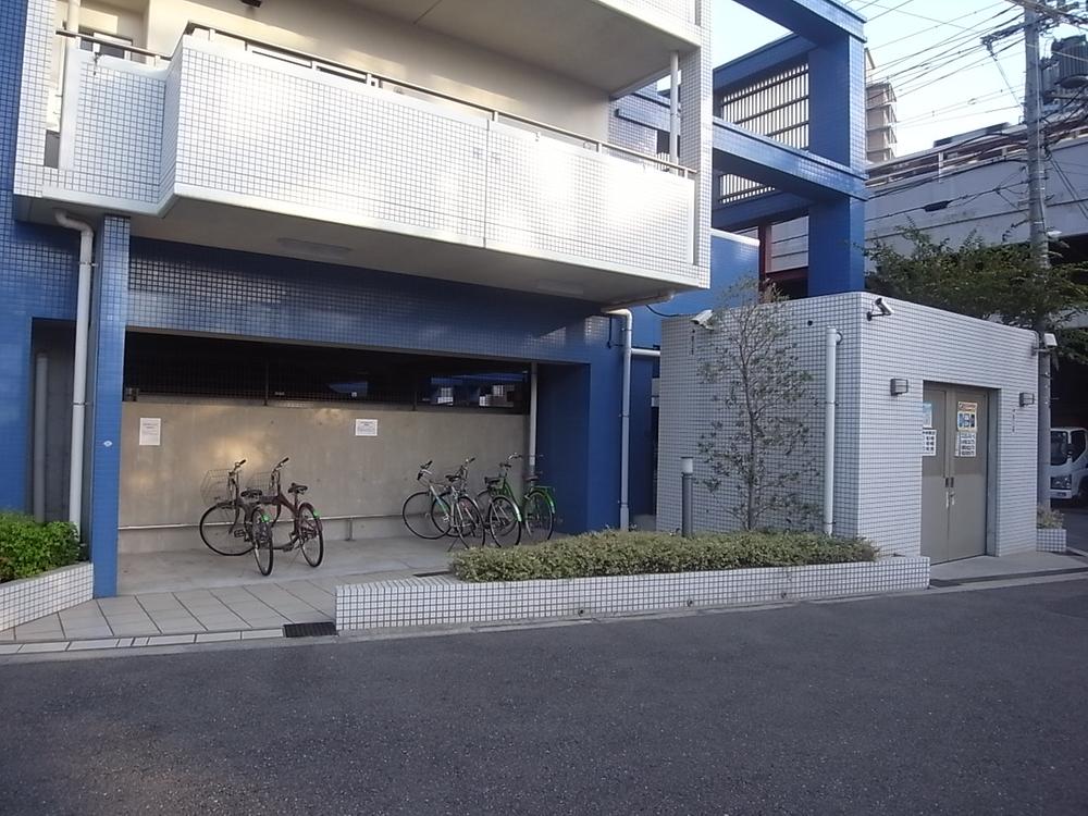 Entrance. Common areas