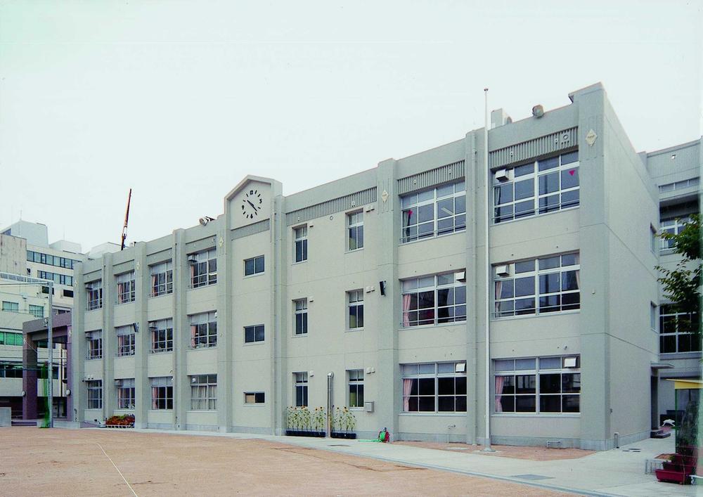 Primary school. Nishitenma is also safe school of 800m walk about 10 minutes and the children to elementary school